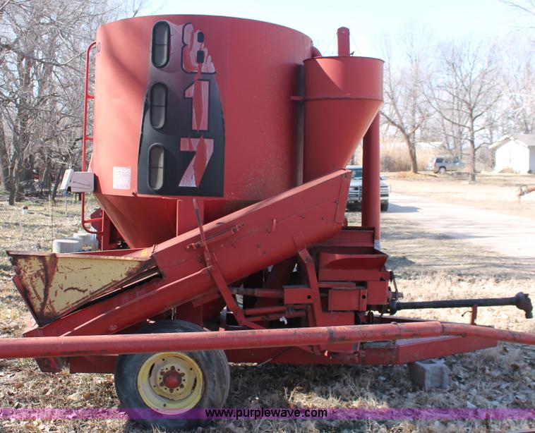 image for item E2598 Farmhand 817 grinder mixer