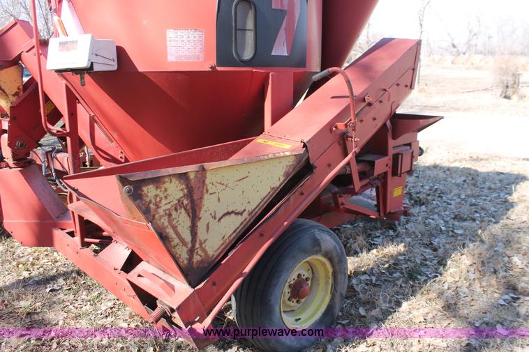 image for item E2598 Farmhand 817 grinder mixer