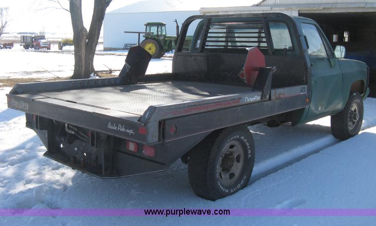 image for item E3106 1985 Chevrolet flatbed pickup truck