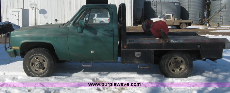 image for item E3106 1985 Chevrolet flatbed pickup truck