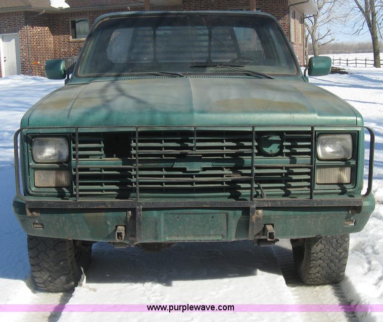 image for item E3106 1985 Chevrolet flatbed pickup truck