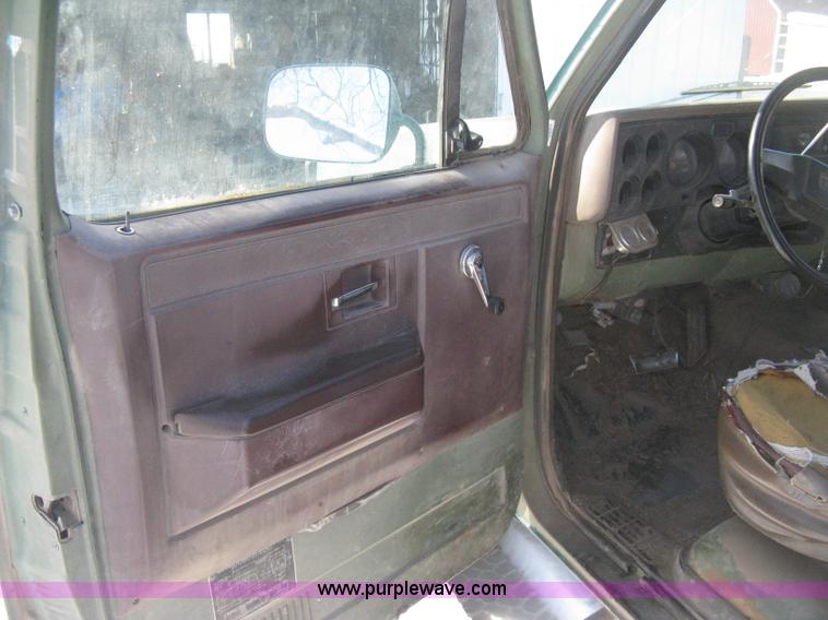 image for item E3106 1985 Chevrolet flatbed pickup truck