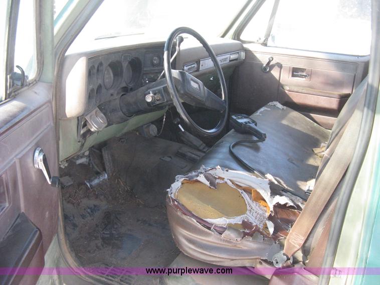 image for item E3106 1985 Chevrolet flatbed pickup truck