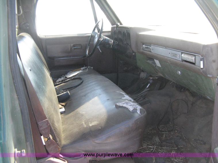 image for item E3106 1985 Chevrolet flatbed pickup truck