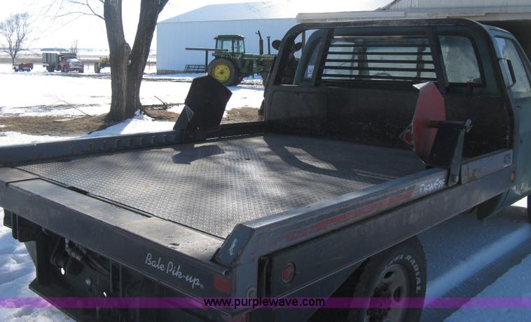 image for item E3106 1985 Chevrolet flatbed pickup truck