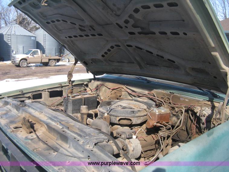 image for item E3106 1985 Chevrolet flatbed pickup truck