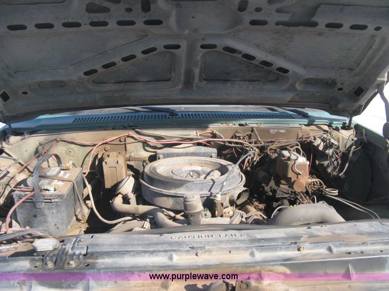 image for item E3106 1985 Chevrolet flatbed pickup truck