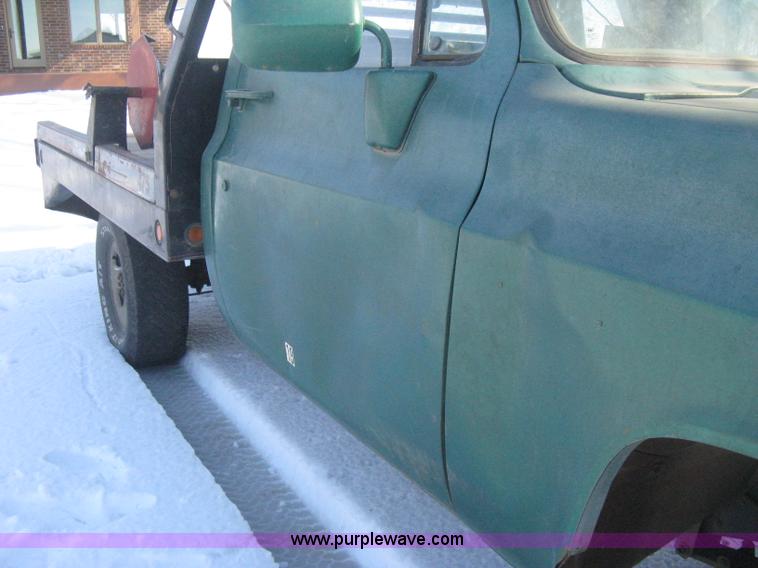 image for item E3106 1985 Chevrolet flatbed pickup truck
