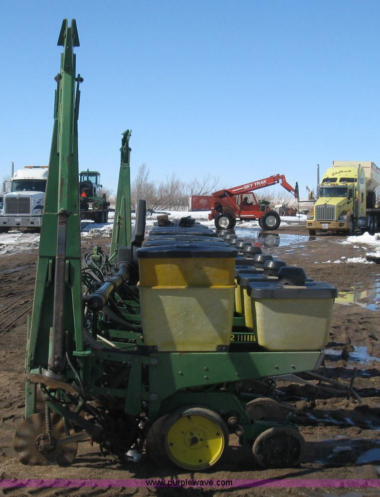 image for item E3110 John Deere 7300 planter