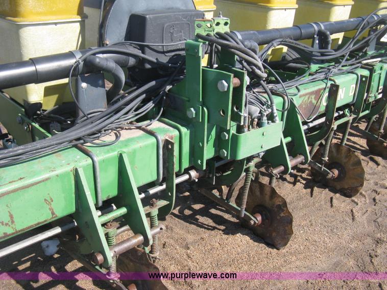 image for item E3110 John Deere 7300 planter