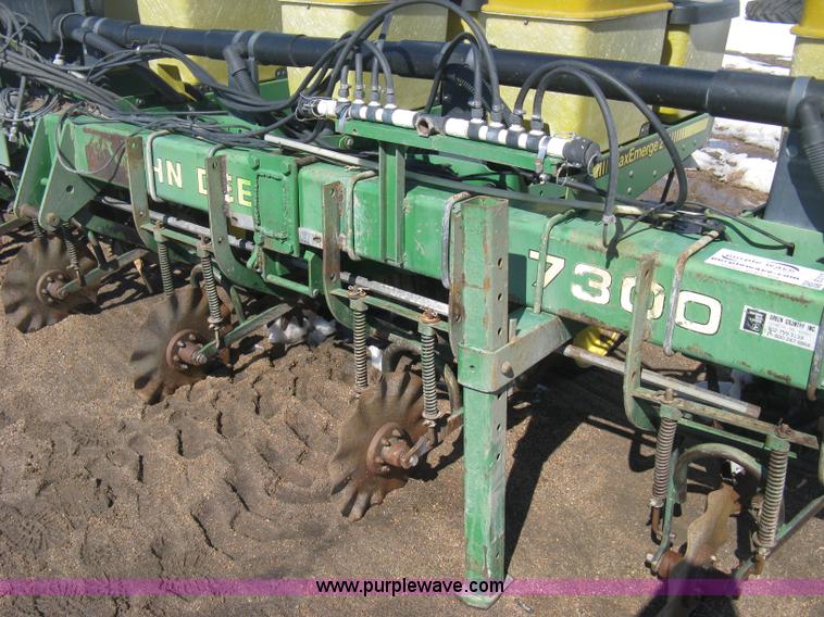 image for item E3110 John Deere 7300 planter