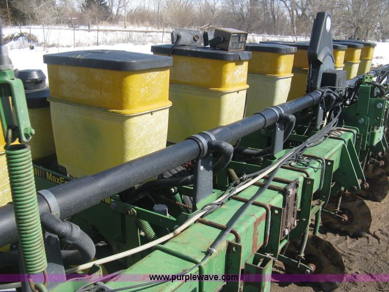 image for item E3110 John Deere 7300 planter