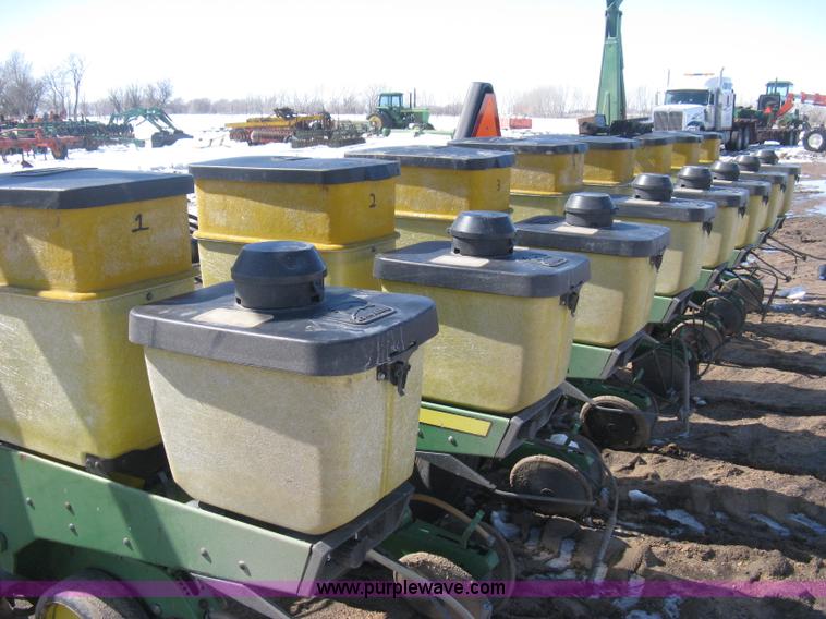 image for item E3110 John Deere 7300 planter