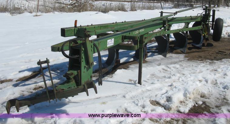 image for item E3111 John Deere 1350-1450 six bottom plow