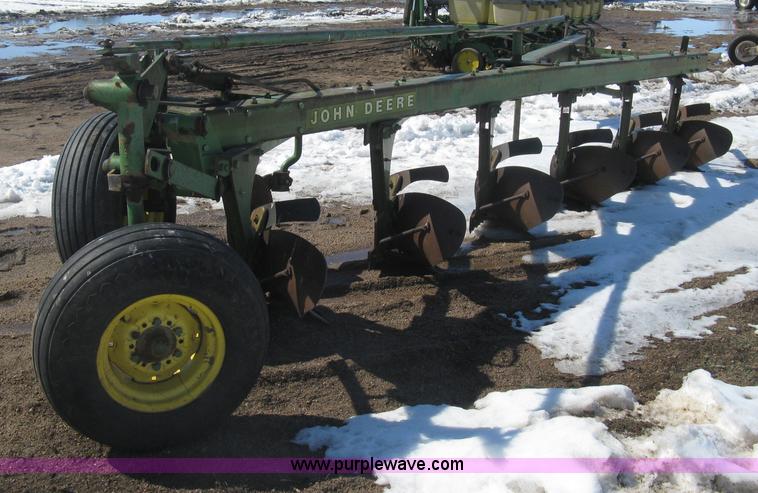image for item E3111 John Deere 1350-1450 six bottom plow