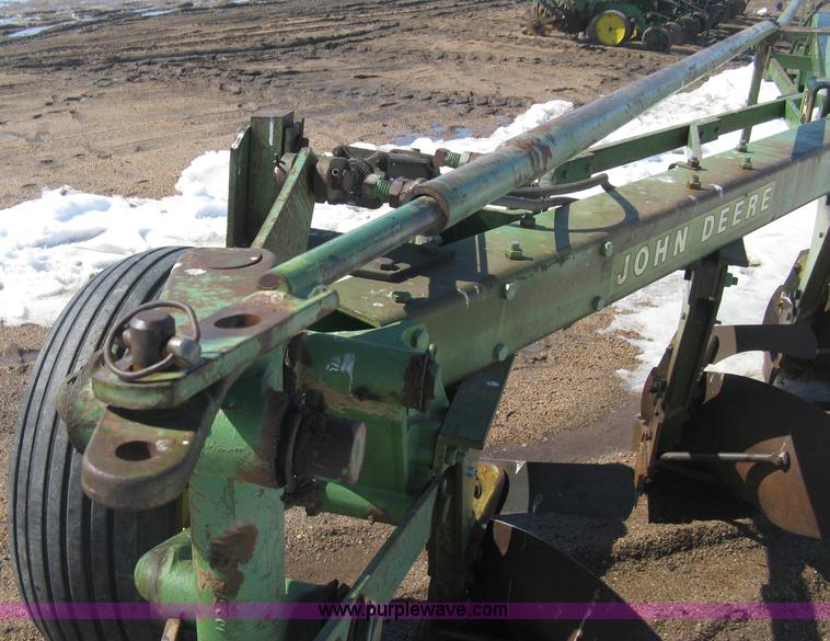 image for item E3111 John Deere 1350-1450 six bottom plow