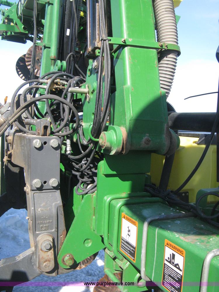 image for item E3115 2005 John Deere 1720 integral stack-fold planter