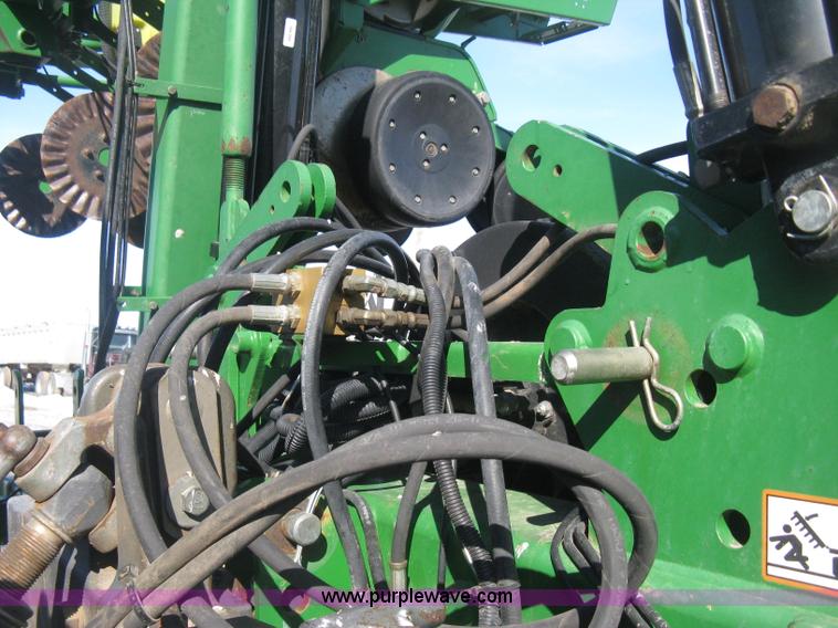 image for item E3115 2005 John Deere 1720 integral stack-fold planter