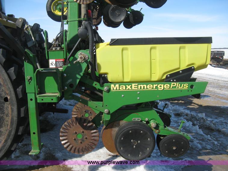 image for item E3115 2005 John Deere 1720 integral stack-fold planter