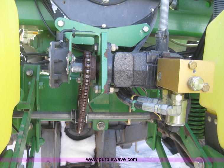 image for item E3115 2005 John Deere 1720 integral stack-fold planter