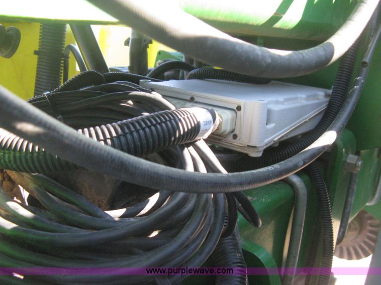 image for item E3115 2005 John Deere 1720 integral stack-fold planter