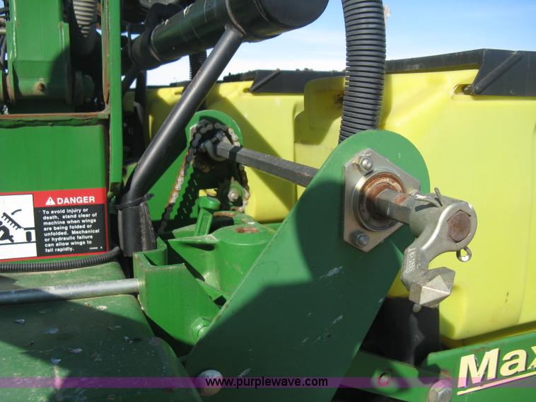 image for item E3115 2005 John Deere 1720 integral stack-fold planter