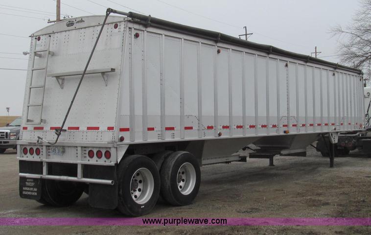 image for item E3777 2010 Cornhusker 800 hopper bottom trailer
