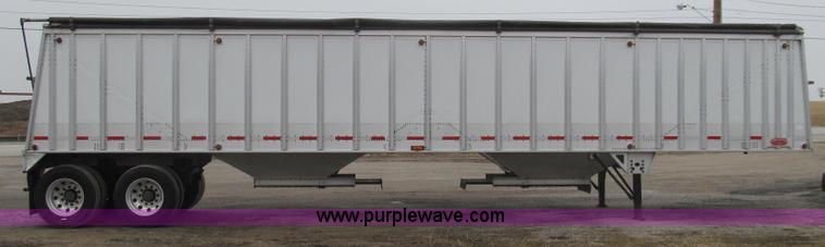 image for item E3777 2010 Cornhusker 800 hopper bottom trailer