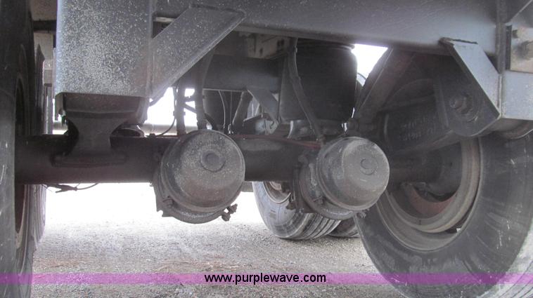 image for item E3777 2010 Cornhusker 800 hopper bottom trailer