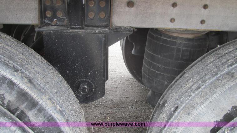 image for item E3777 2010 Cornhusker 800 hopper bottom trailer