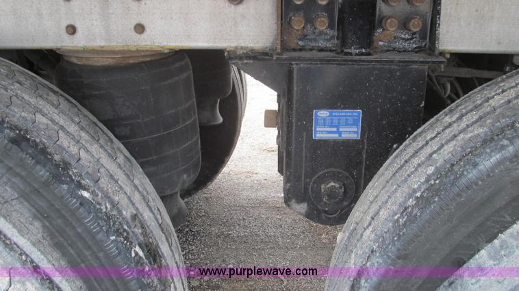 image for item E3777 2010 Cornhusker 800 hopper bottom trailer