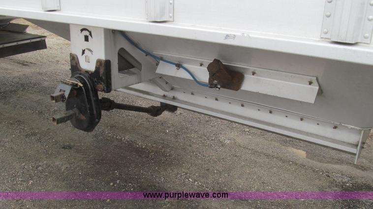 image for item E3777 2010 Cornhusker 800 hopper bottom trailer