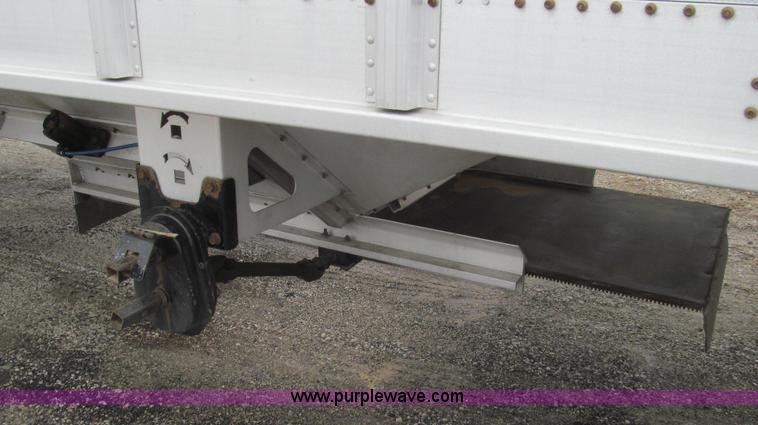 image for item E3777 2010 Cornhusker 800 hopper bottom trailer