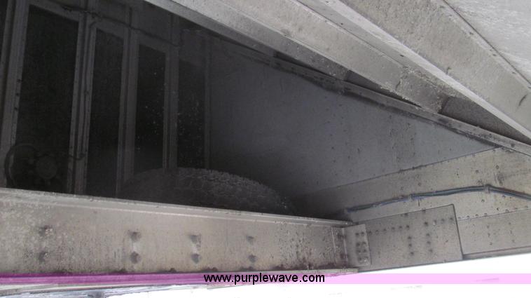 image for item E3777 2010 Cornhusker 800 hopper bottom trailer