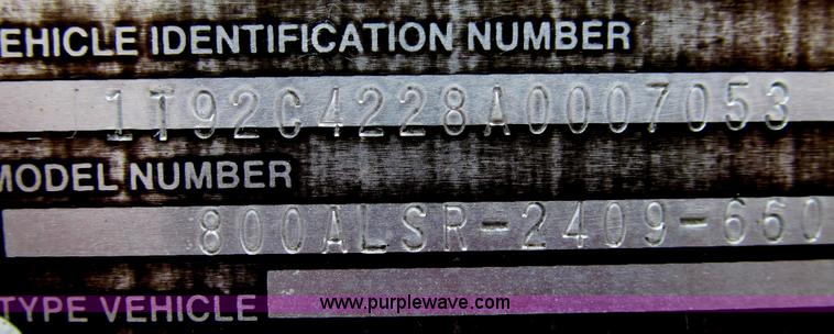 image for item E3777 2010 Cornhusker 800 hopper bottom trailer