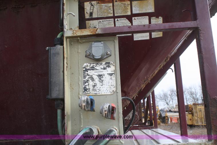 image for item F2830 2002 Trinity spread axle self unloading trailer