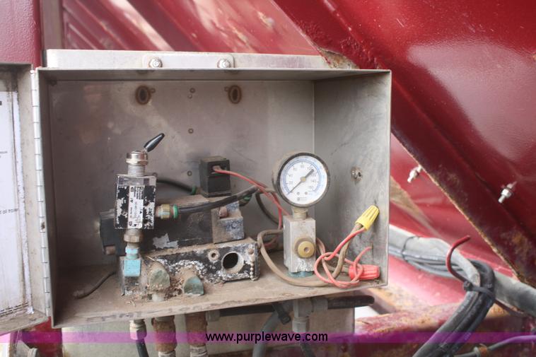 image for item F2830 2002 Trinity spread axle self unloading trailer