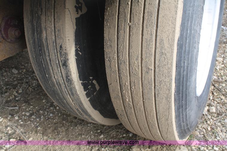 image for item F2830 2002 Trinity spread axle self unloading trailer