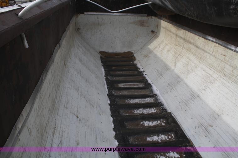 image for item F2830 2002 Trinity spread axle self unloading trailer