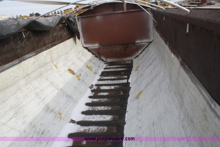 image for item F2830 2002 Trinity spread axle self unloading trailer