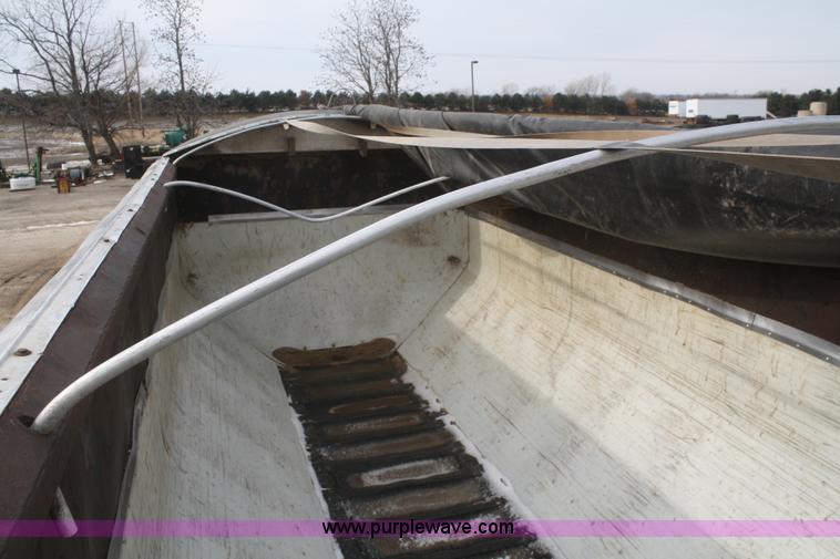 image for item F2830 2002 Trinity spread axle self unloading trailer