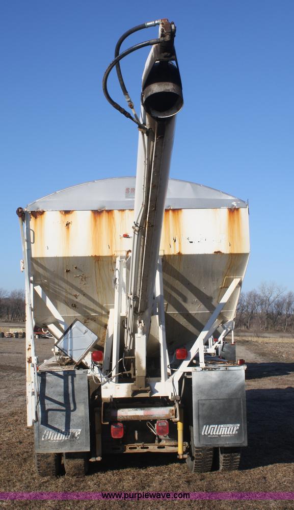 image for item F2986 1985 International F9370 dry fertilizer tender truck