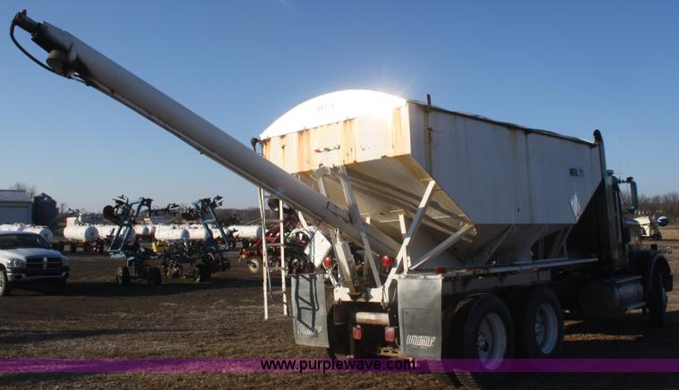 image for item F2986 1985 International F9370 dry fertilizer tender truck