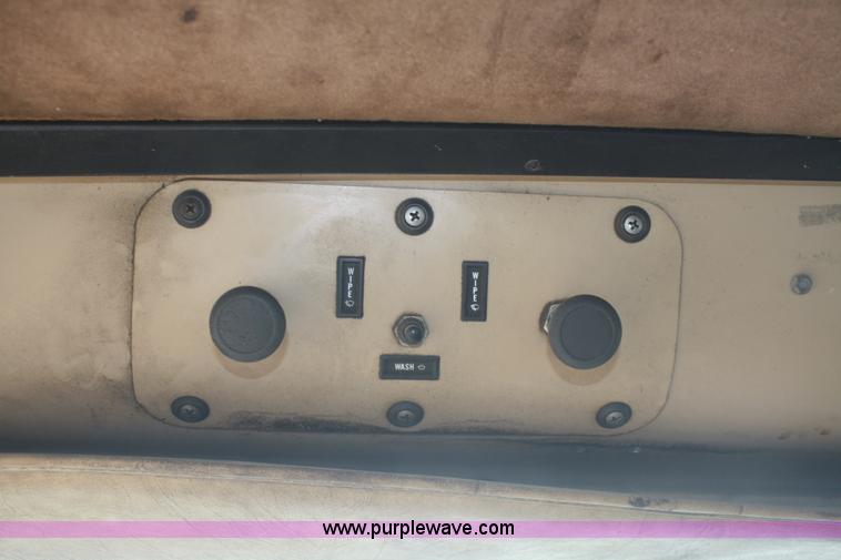 image for item F2986 1985 International F9370 dry fertilizer tender truck