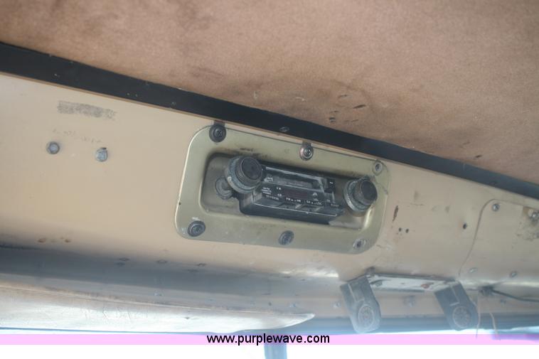 image for item F2986 1985 International F9370 dry fertilizer tender truck