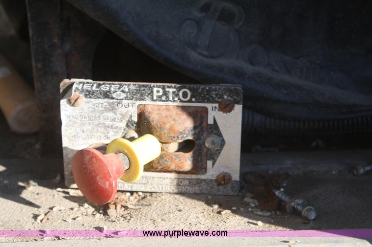 image for item F2986 1985 International F9370 dry fertilizer tender truck