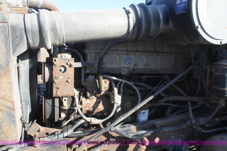 image for item F2986 1985 International F9370 dry fertilizer tender truck