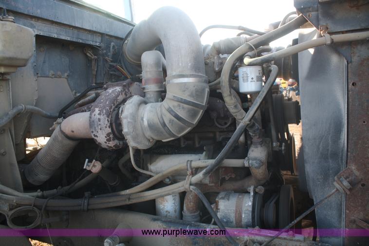 image for item F2986 1985 International F9370 dry fertilizer tender truck