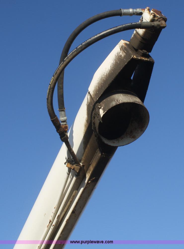 image for item F2986 1985 International F9370 dry fertilizer tender truck