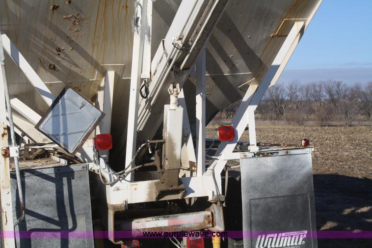 image for item F2986 1985 International F9370 dry fertilizer tender truck